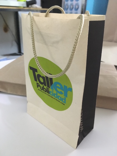 Bolsas en Papel – Impresion Full-Color