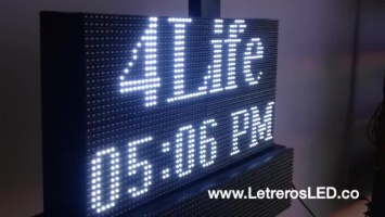Aviso Programable LED. 64x32cm. Color Blanco. Tipo Exterior