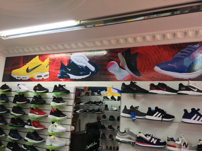 Cenefa en vinilo – Calza Mundo