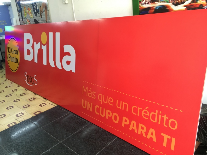 Bastidor Publicitario – Brilla.