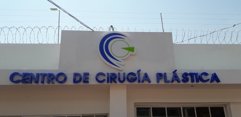 Letras y Logo en Acrilico Volumetrico – Centro de Cirugía Plástica.