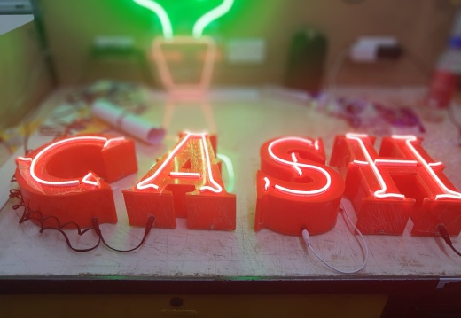 Letras en Acrilico 3D y Neon - Cash