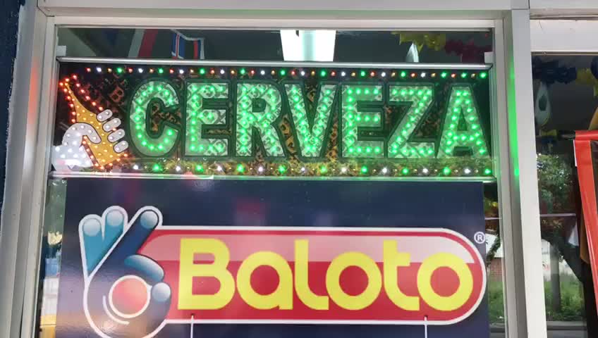 Aviso en diodos LED. Varios efectos. Cerveza.
