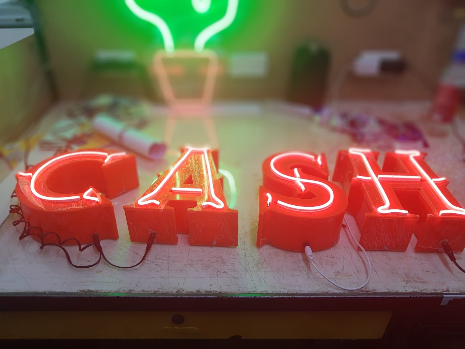 albums-letras-en-acrilico-3d-y-neon-cash-letras-volumetricas